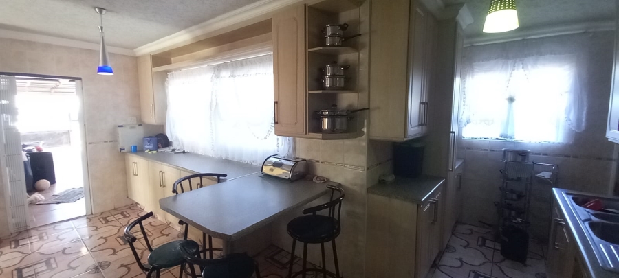 5 Bedroom Property for Sale in Zamdela Free State